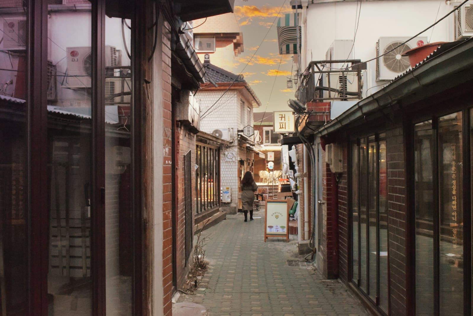 Ikseondong Hanok Alley
